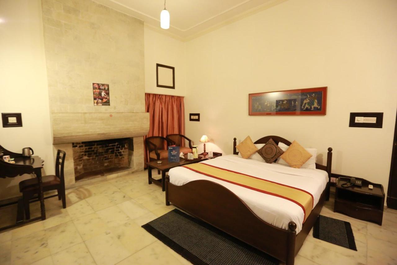 Oyo 8844 Meadows Inn Chinhat Экстерьер фото