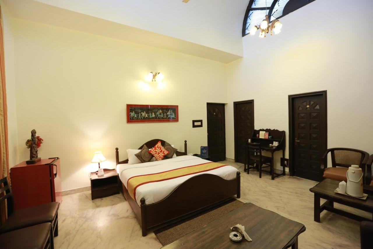 Oyo 8844 Meadows Inn Chinhat Экстерьер фото