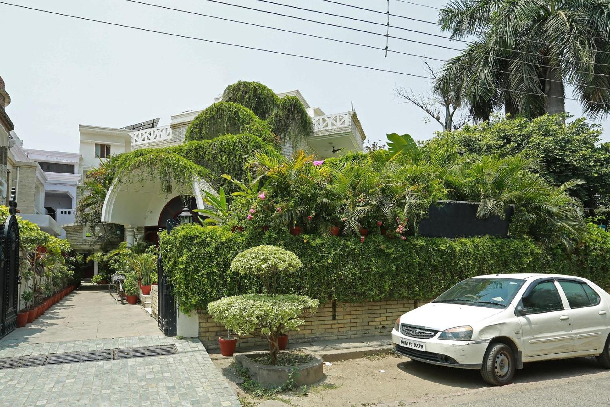 Oyo 8844 Meadows Inn Chinhat Экстерьер фото
